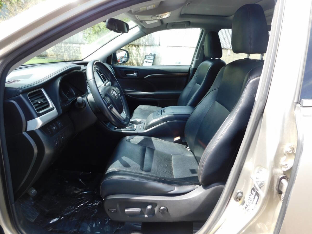 Used 2014 Toyota Highlander Limited image 9