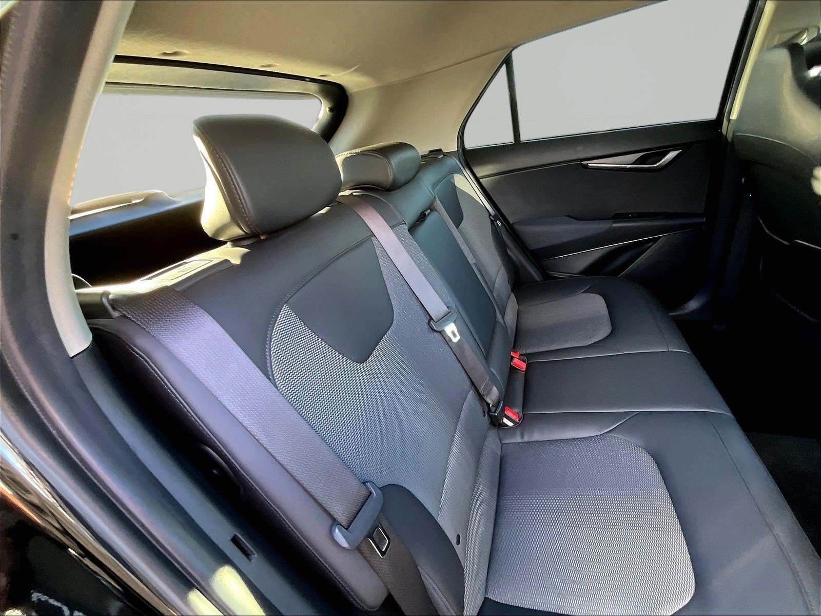 Used 2023 Kia Niro EX FWD image 25