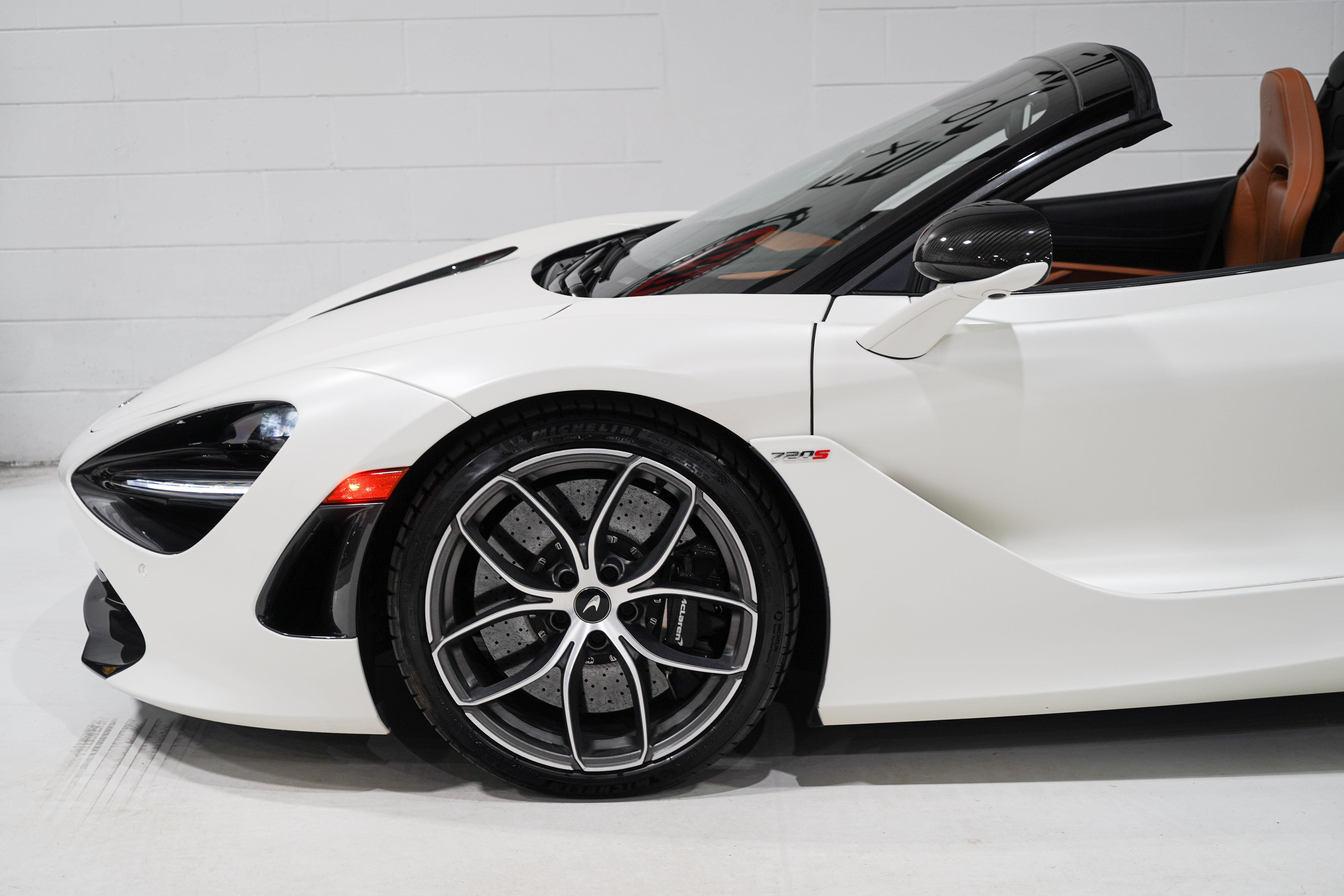 Used 2020 McLaren 720S Spider RWD image 26