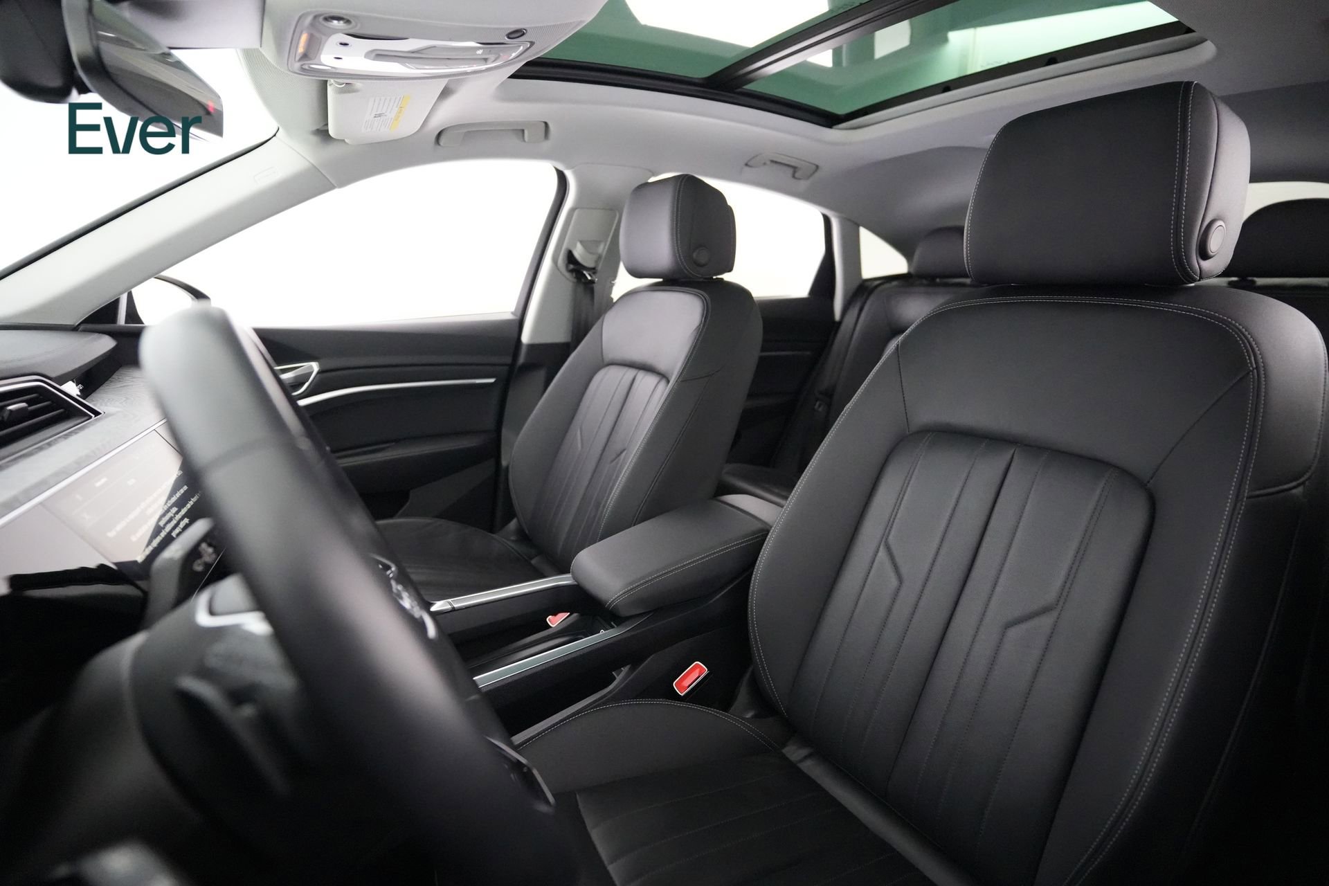 Used 2022 Audi e-tron Premium w/ Convenience Plus Package image 4