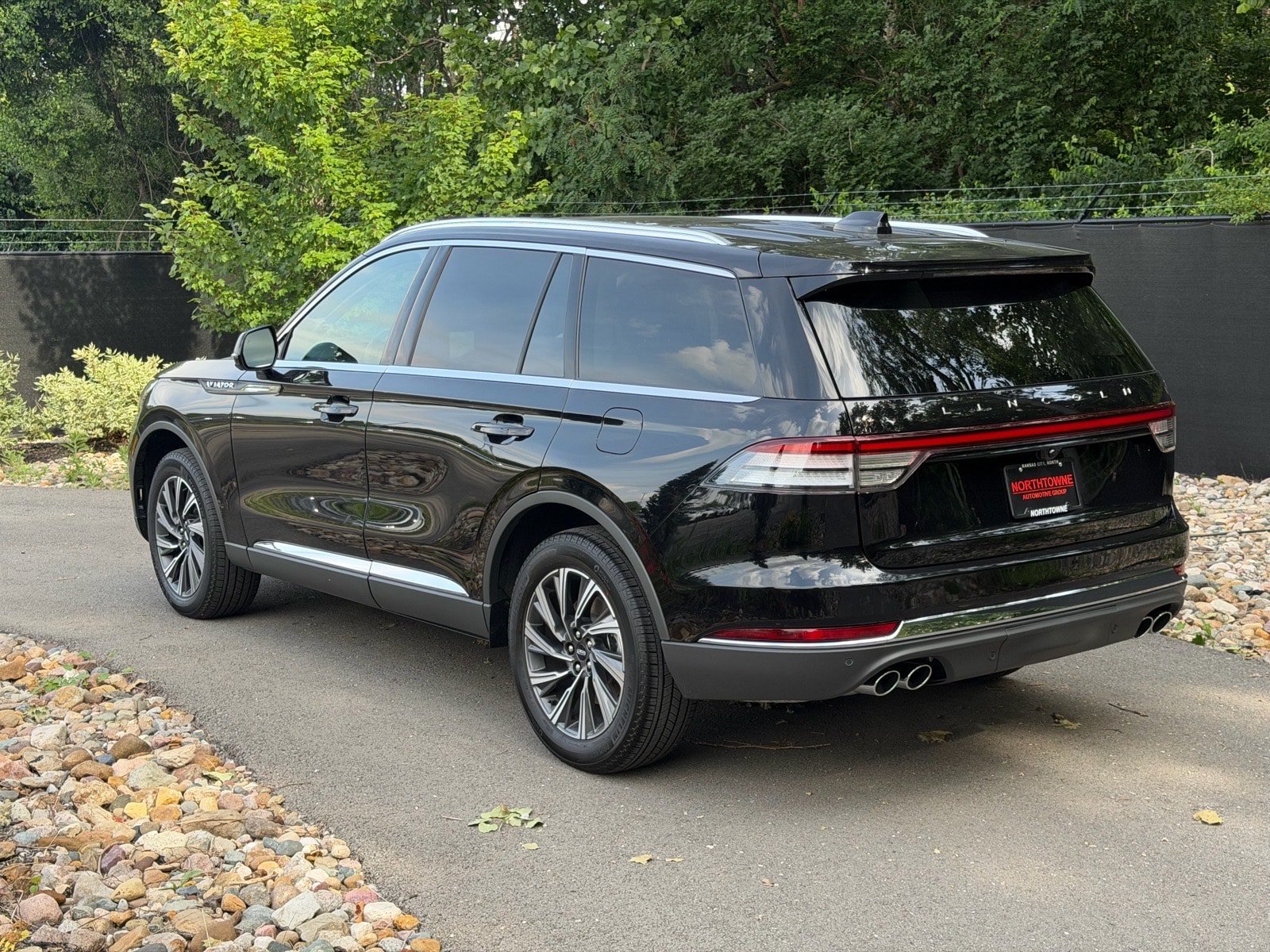 New 2026 Lincoln Aviator AWD image 3