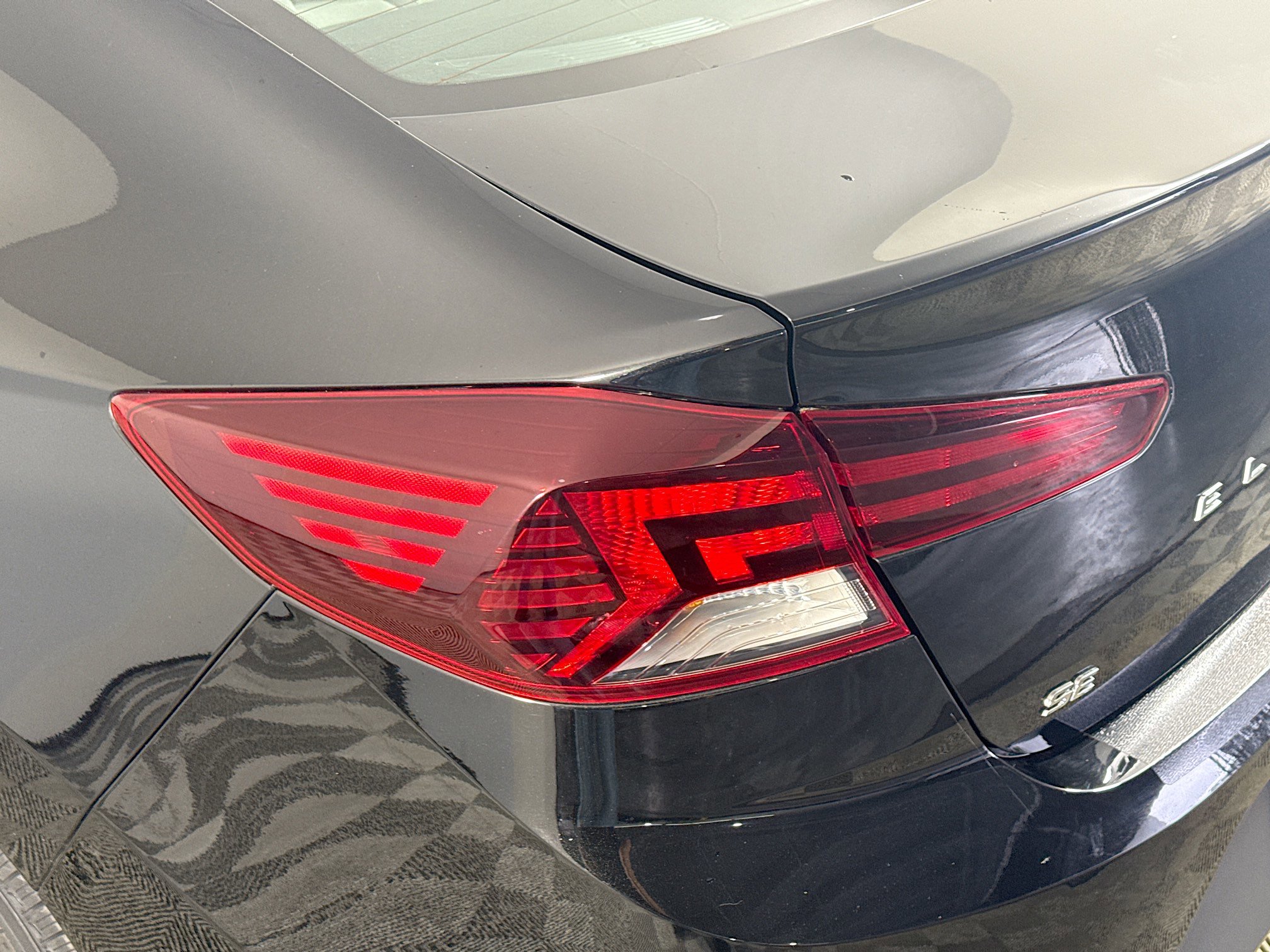 Used 2020 Hyundai Elantra SE FWD image 35