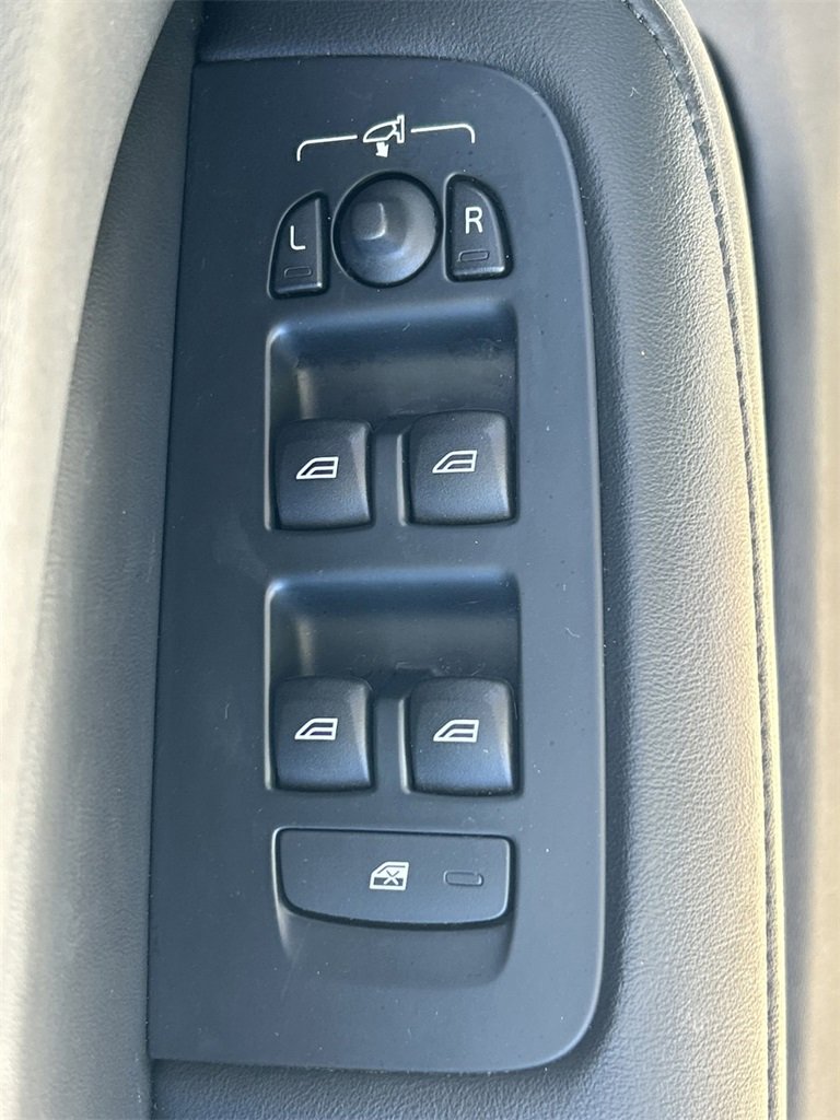 Used 2024 Volvo S60 B5 Core image 23