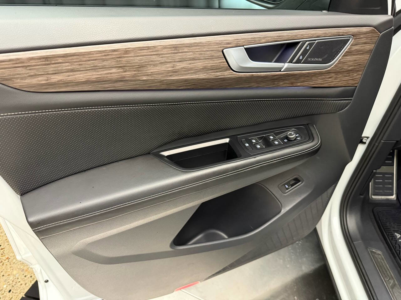 Used 2024 Volkswagen Atlas SEL Premium R-Line image 20