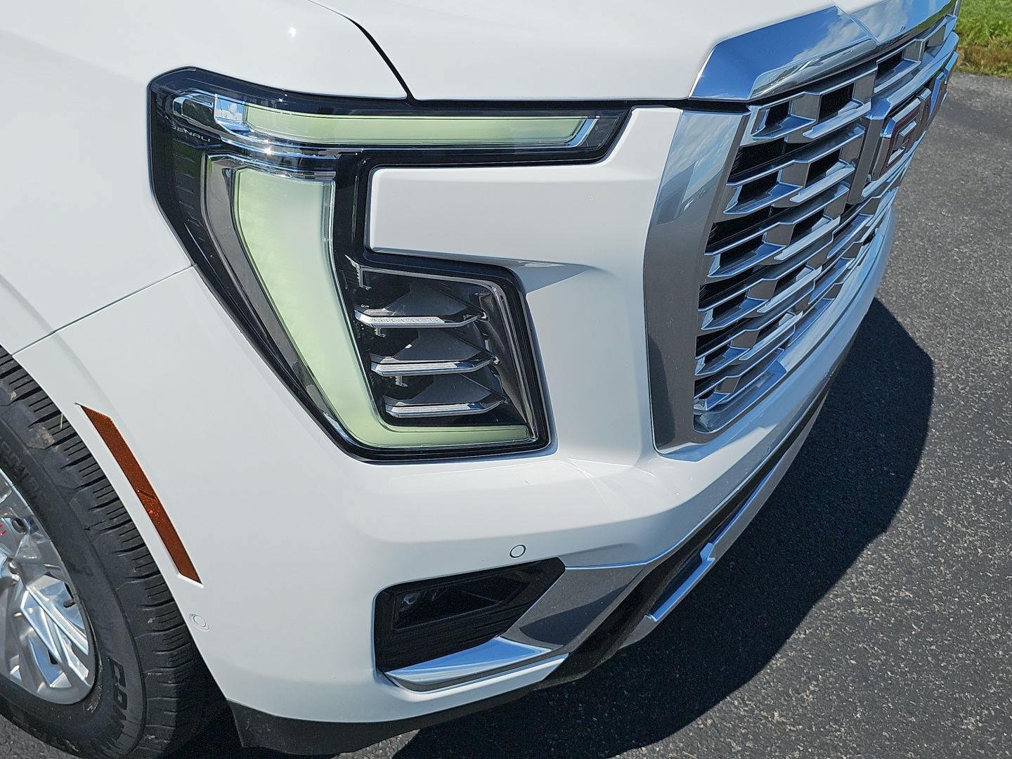 Used 2025 GMC Yukon Denali AWD/4WD image 36