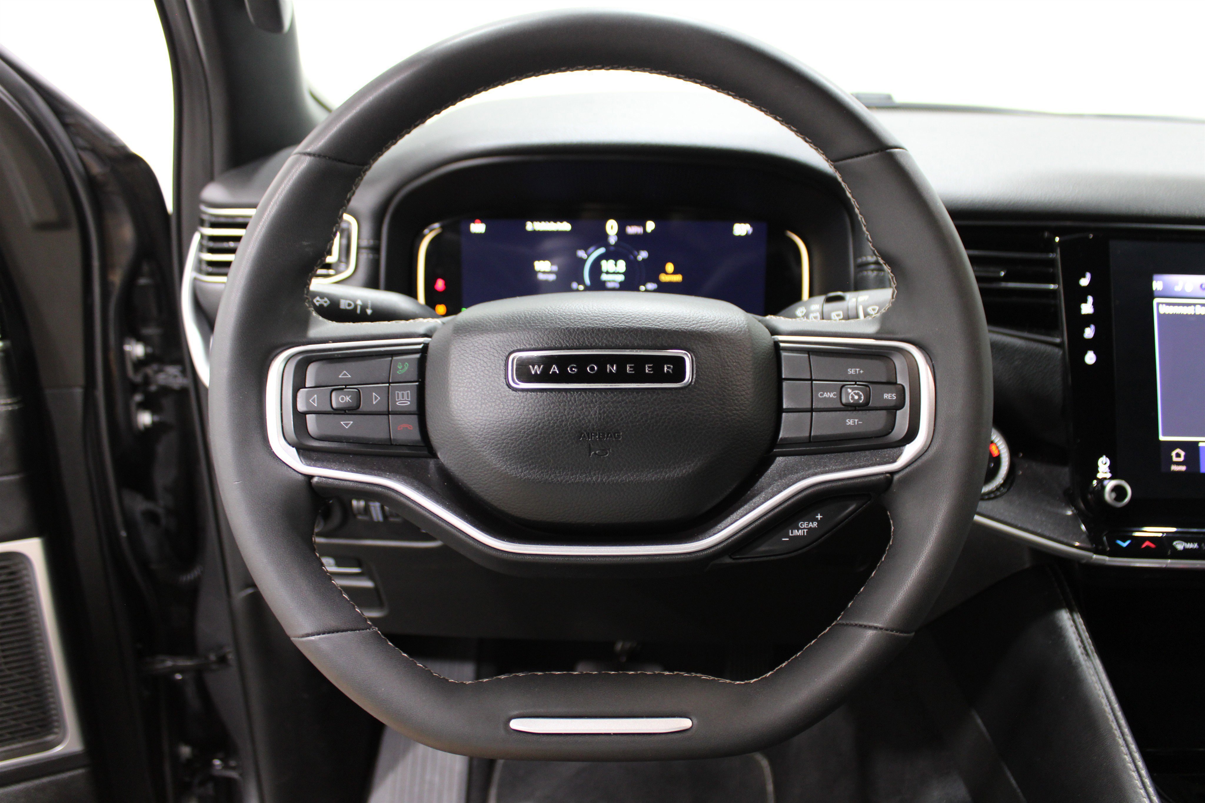 Used 2024 Jeep Wagoneer 4WD w/ Premium Group I image 11