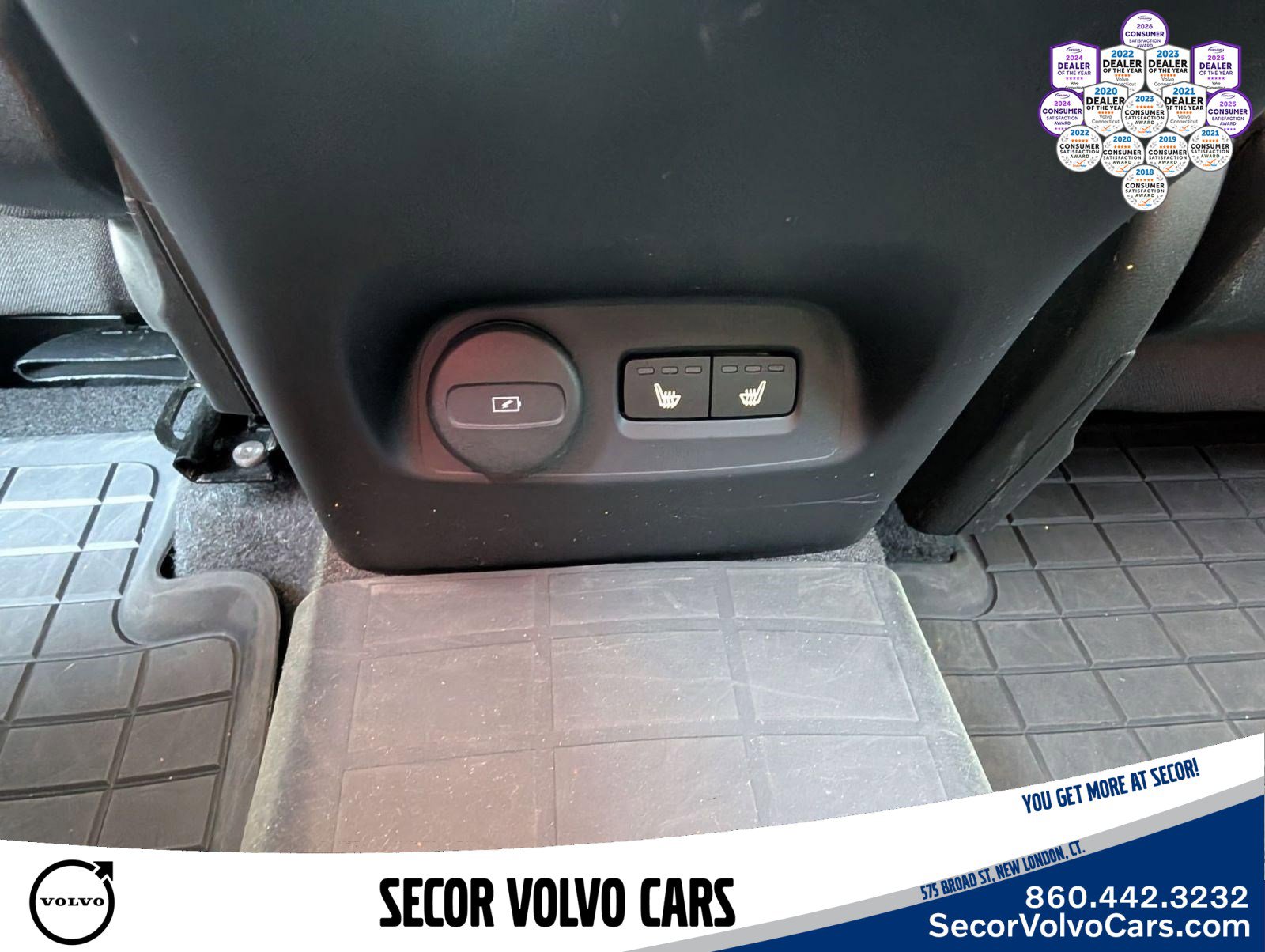 Used 2023 Volvo XC40 B5 Plus w/ Driver Assist Package AWD/4WD image 29