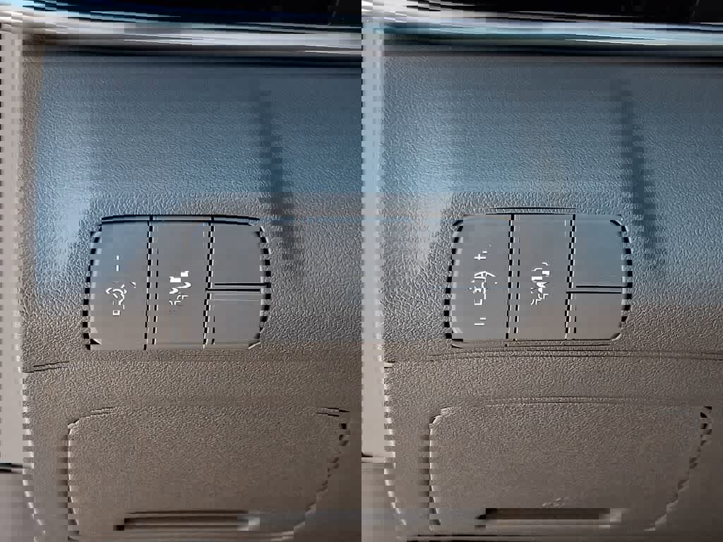 Used 2025 Hyundai Elantra SEL FWD image 23