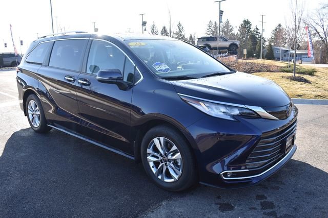 Used 2023 Toyota Sienna Limited image 10