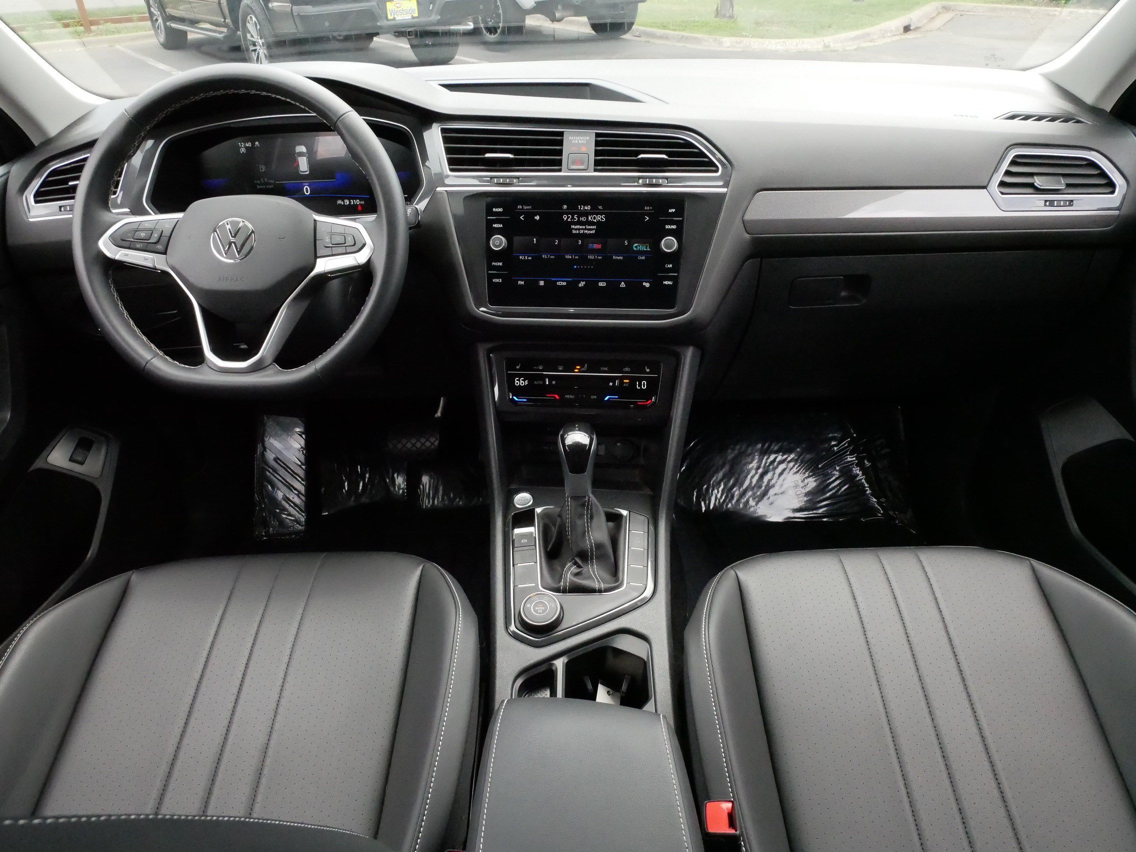 Certified 2024 Volkswagen Tiguan SE AWD/4WD image 10