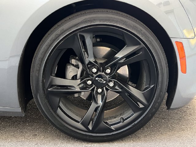 Used 2021 Chevrolet Camaro LT RWD image 12