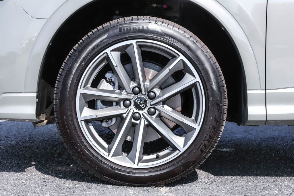 Used 2024 Audi Q3 2.0T Premium w/ Convenience Package image 27