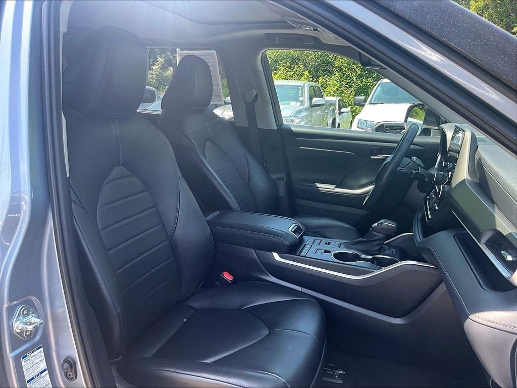 Certified 2021 Toyota Highlander XLE AWD/4WD image 11