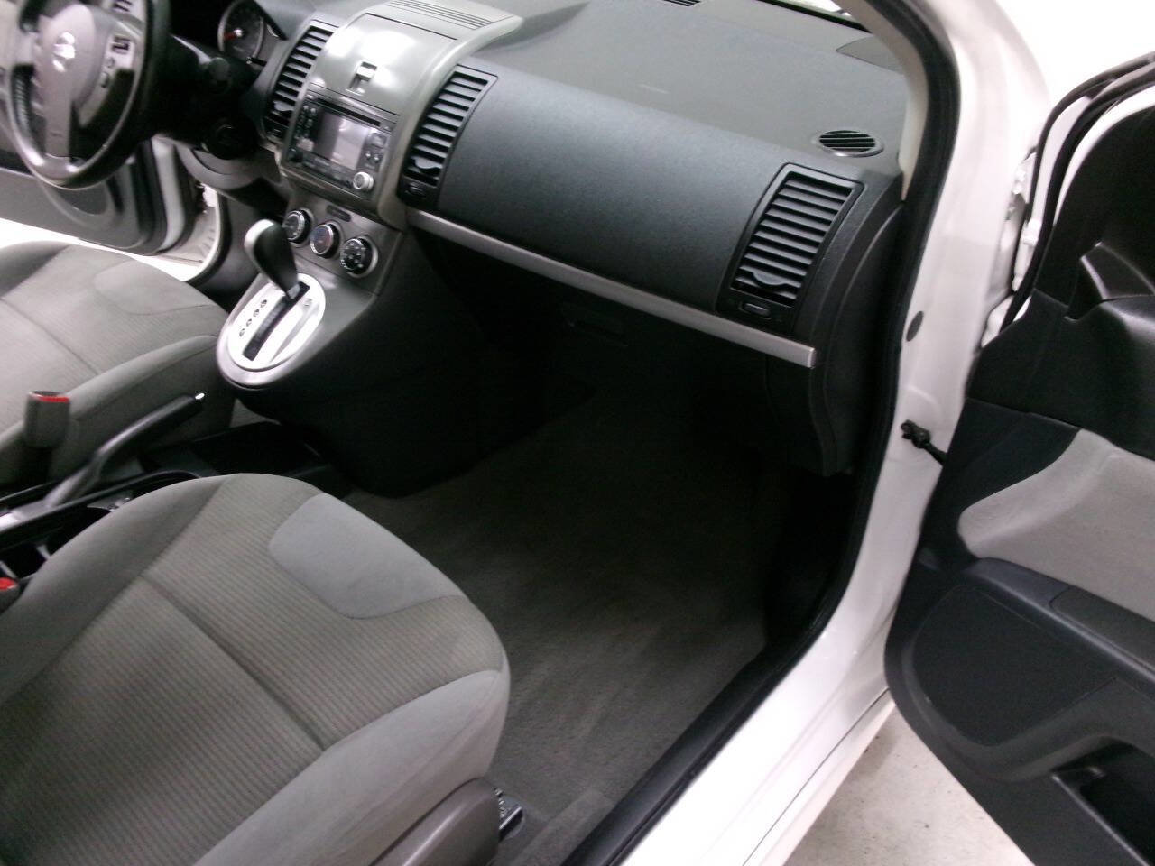 Used 2011 Nissan Sentra 2.0 SR w/ Convenience Pkg image 25