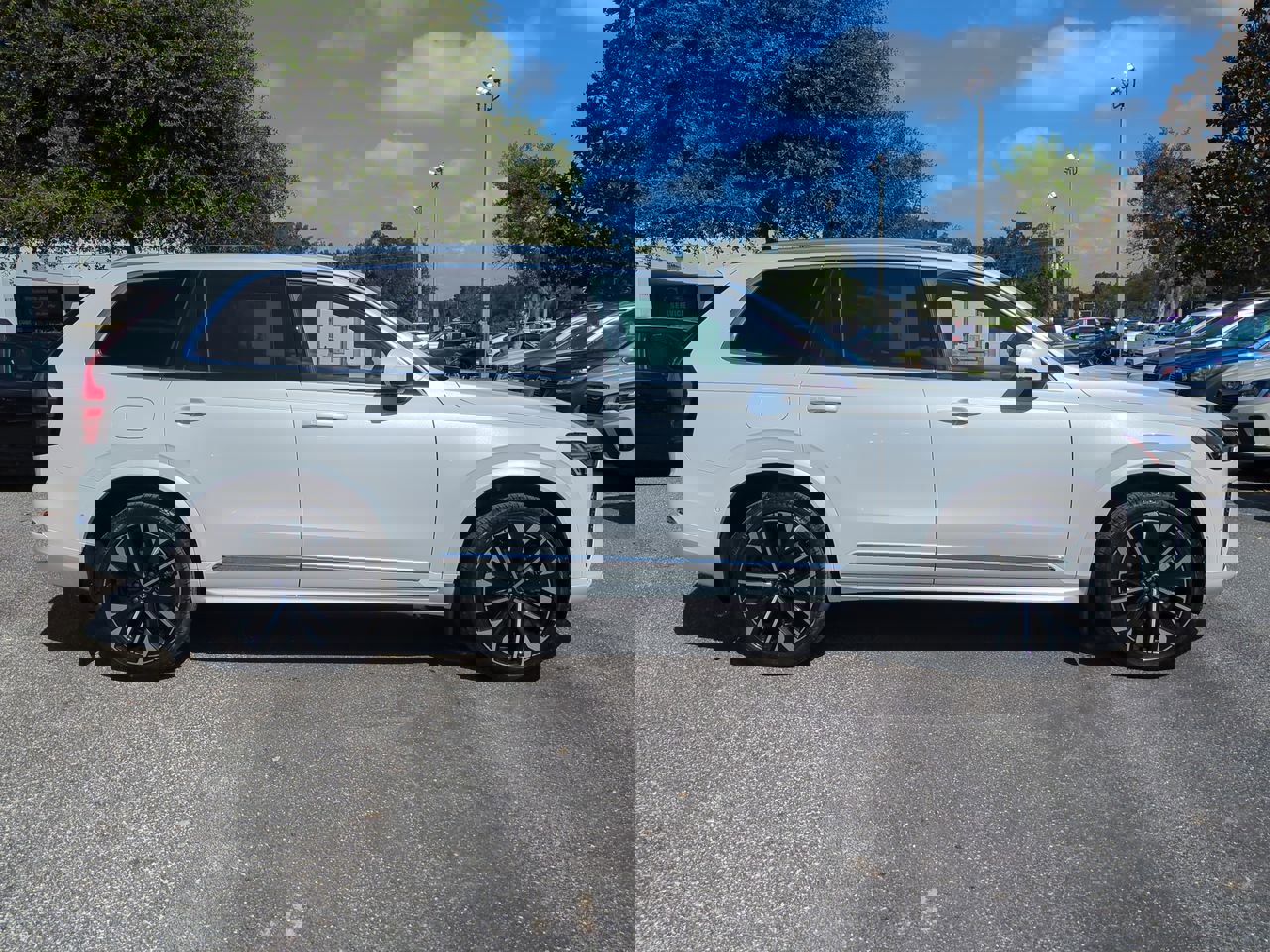 New 2026 Volvo XC90 T8 Plus image 3