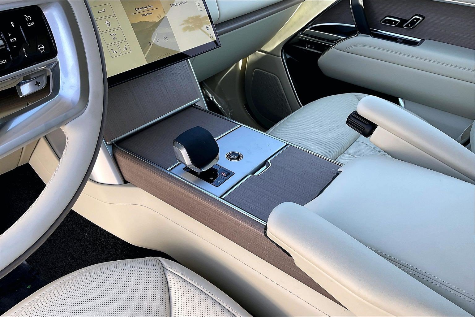 New 2026 Land Rover Range Rover SE AWD/4WD image 13