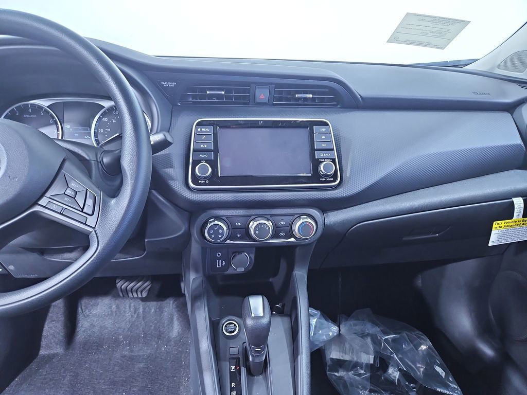 New 2025 Nissan Kicks Play S image 17