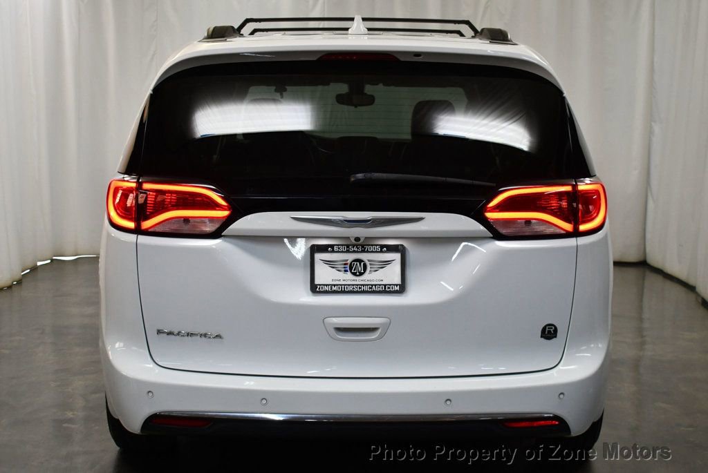 Used 2017 Chrysler Pacifica Touring-L image 10