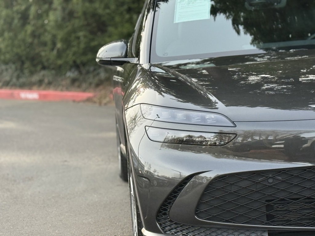 Used 2024 Genesis GV60 RWD image 3