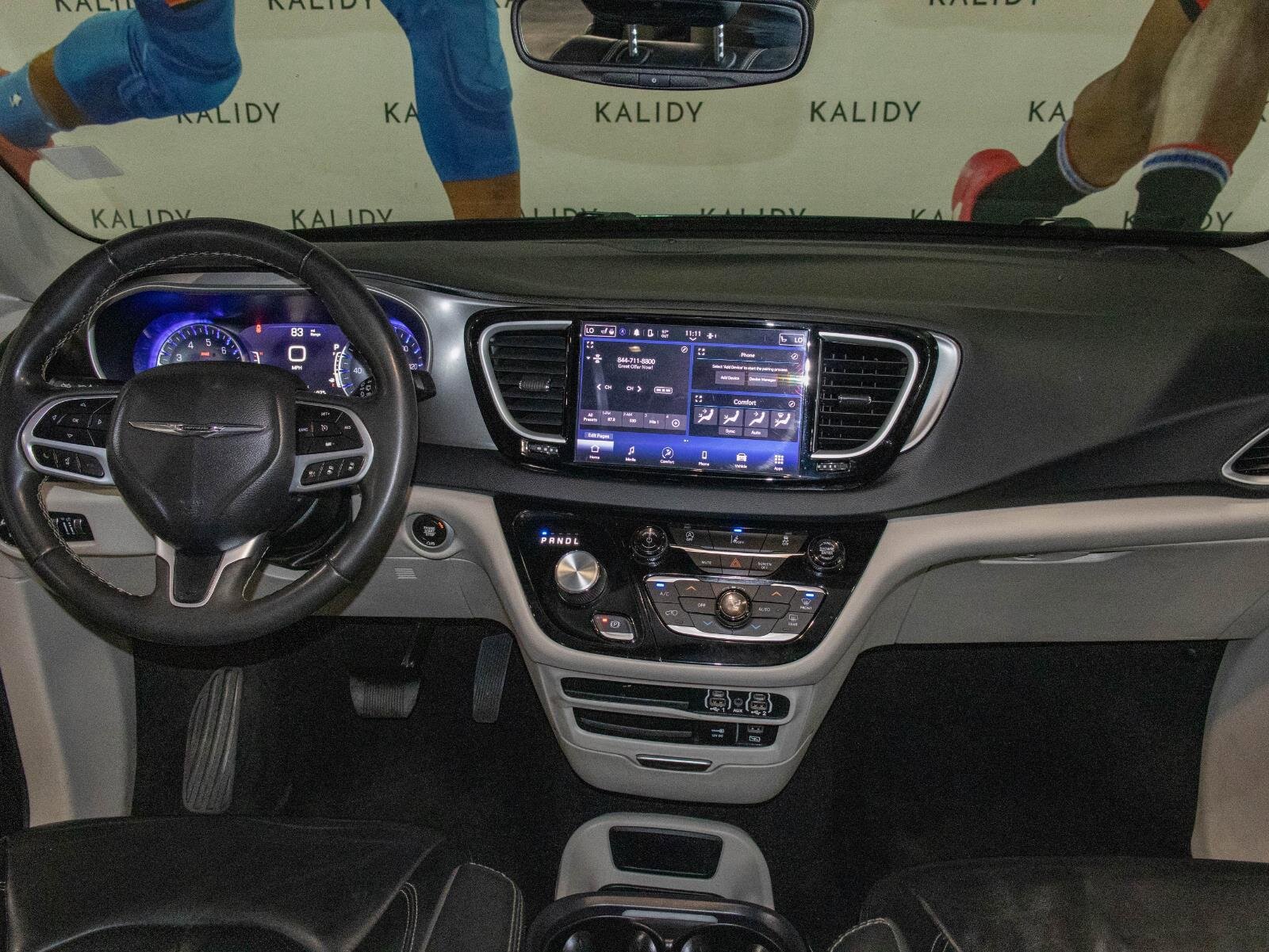 Used 2022 Chrysler Pacifica Touring-L image 3