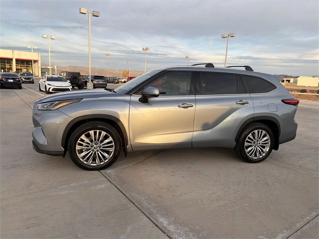 Certified 2022 Toyota Highlander Platinum image 8