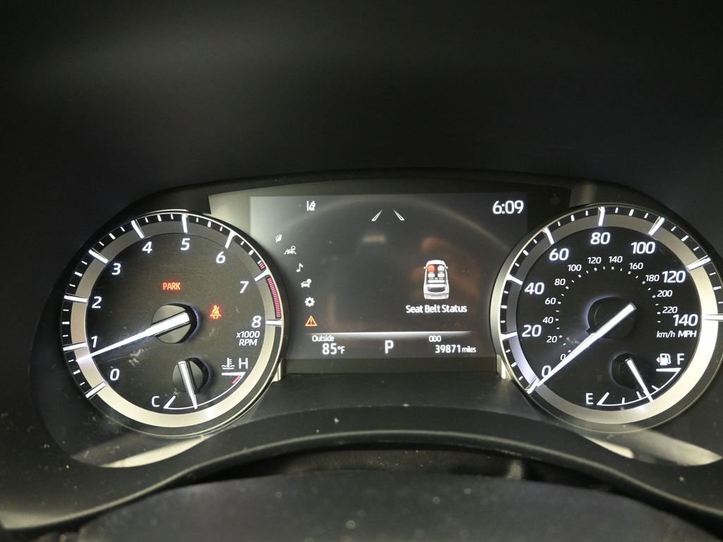 Used 2022 Toyota Highlander XLE FWD image 11