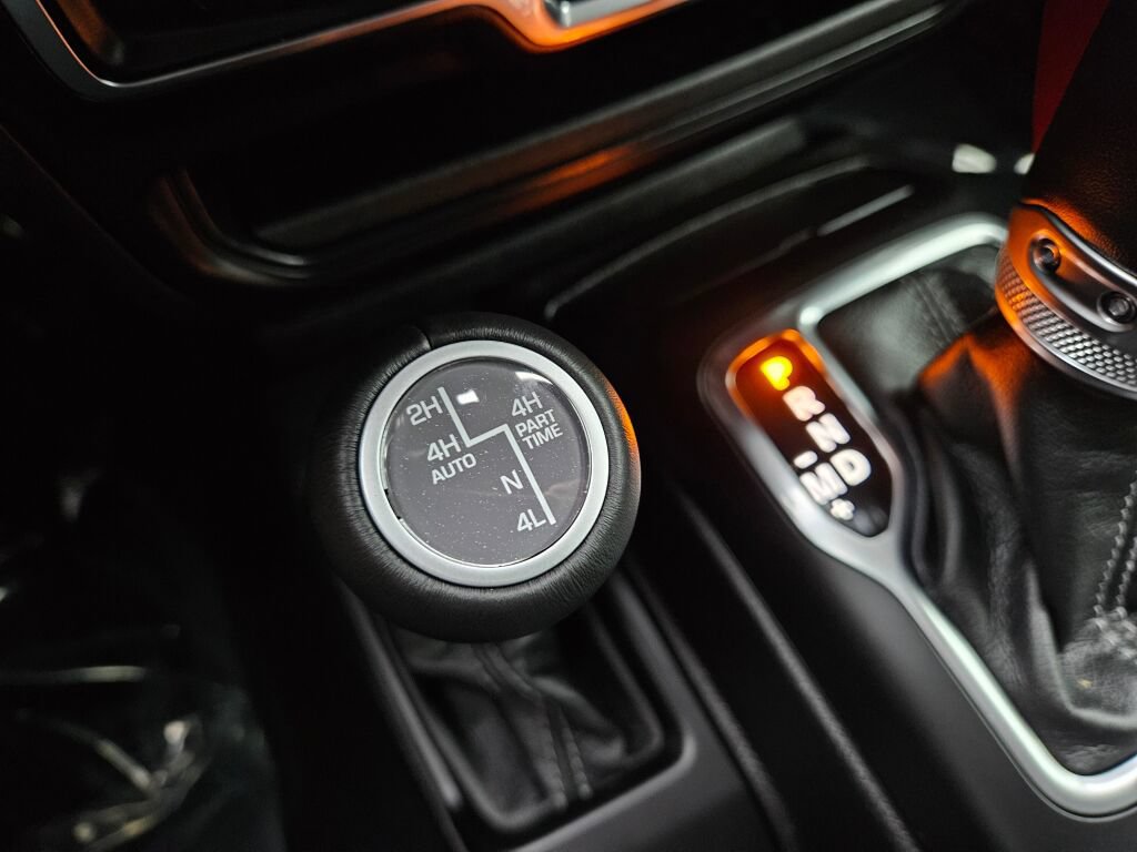 Used 2024 Jeep Wrangler High Altitude AWD/4WD image 26