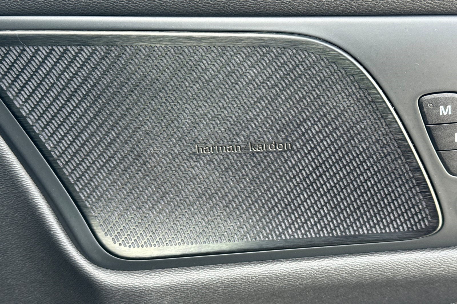 Used 2019 Volvo S60 T8 R-Design AWD/4WD image 31
