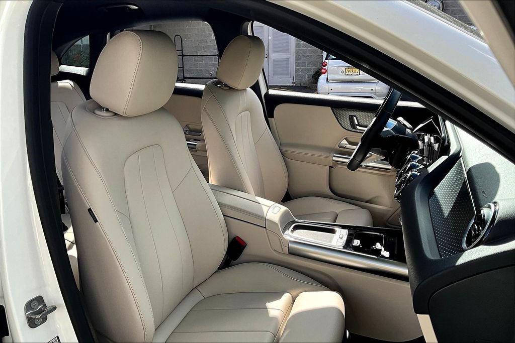Certified 2025 Mercedes-Benz GLA 250 4MATIC image 7