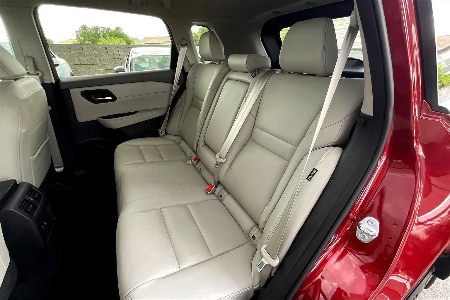 Used 2024 Nissan Rogue SL FWD image 19