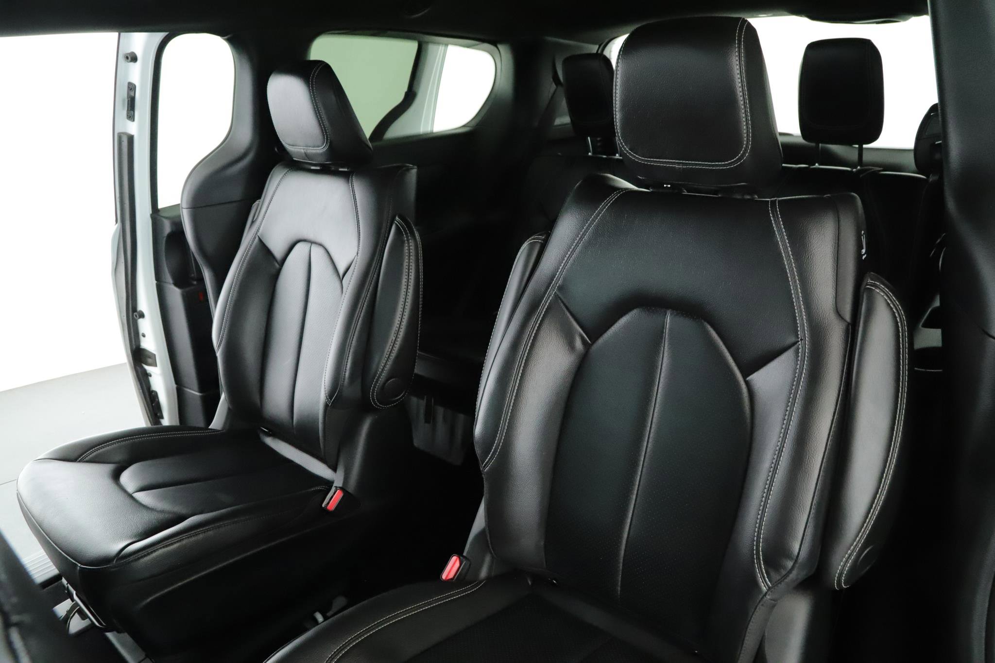 Used 2022 Chrysler Pacifica Touring-L w/ S Appearance Package image 7