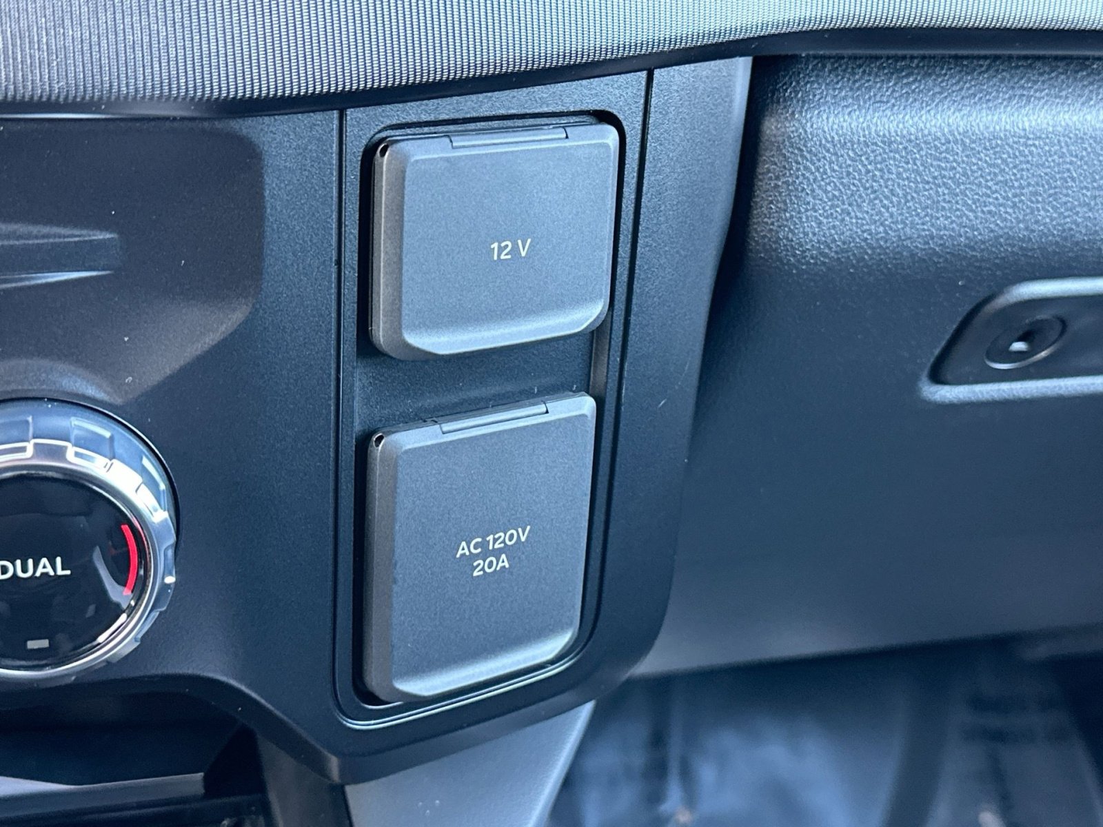 New 2026 Ford F250 Platinum w/ Tremor Off-Road Package image 27