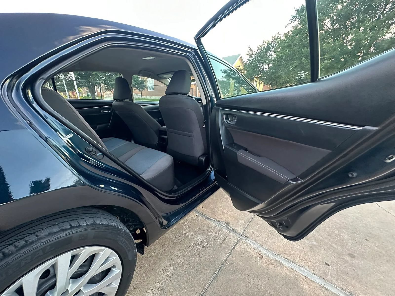 Used 2019 Toyota Corolla LE FWD image 19