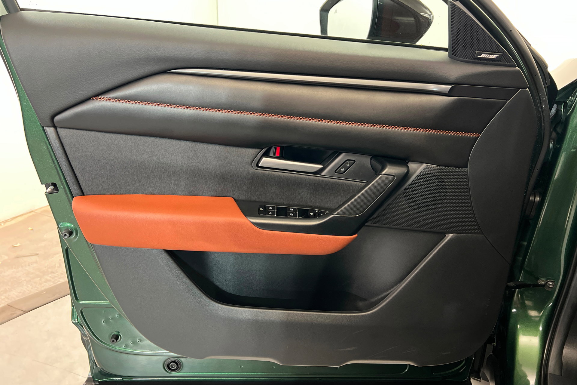 Used 2025 MAZDA CX-50 AWD 2.5 Turbo w/ Premium Pkg image 14