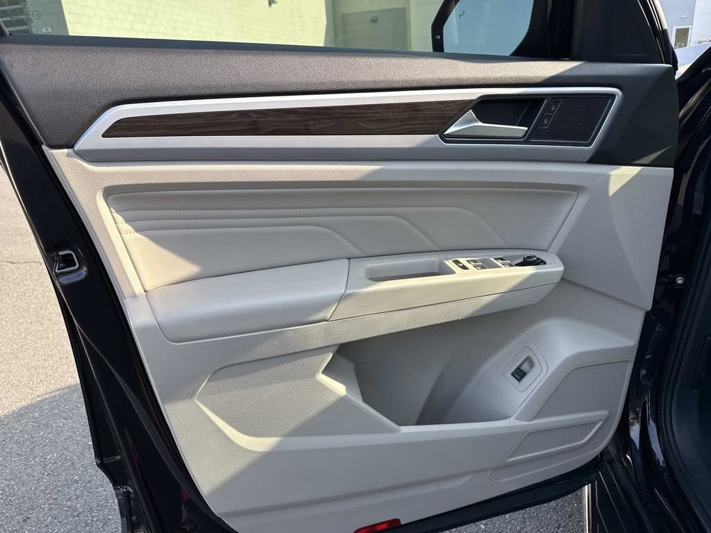 Used 2023 Volkswagen Atlas SE w/ Panoramic Sunroof Package AWD/4WD image 9
