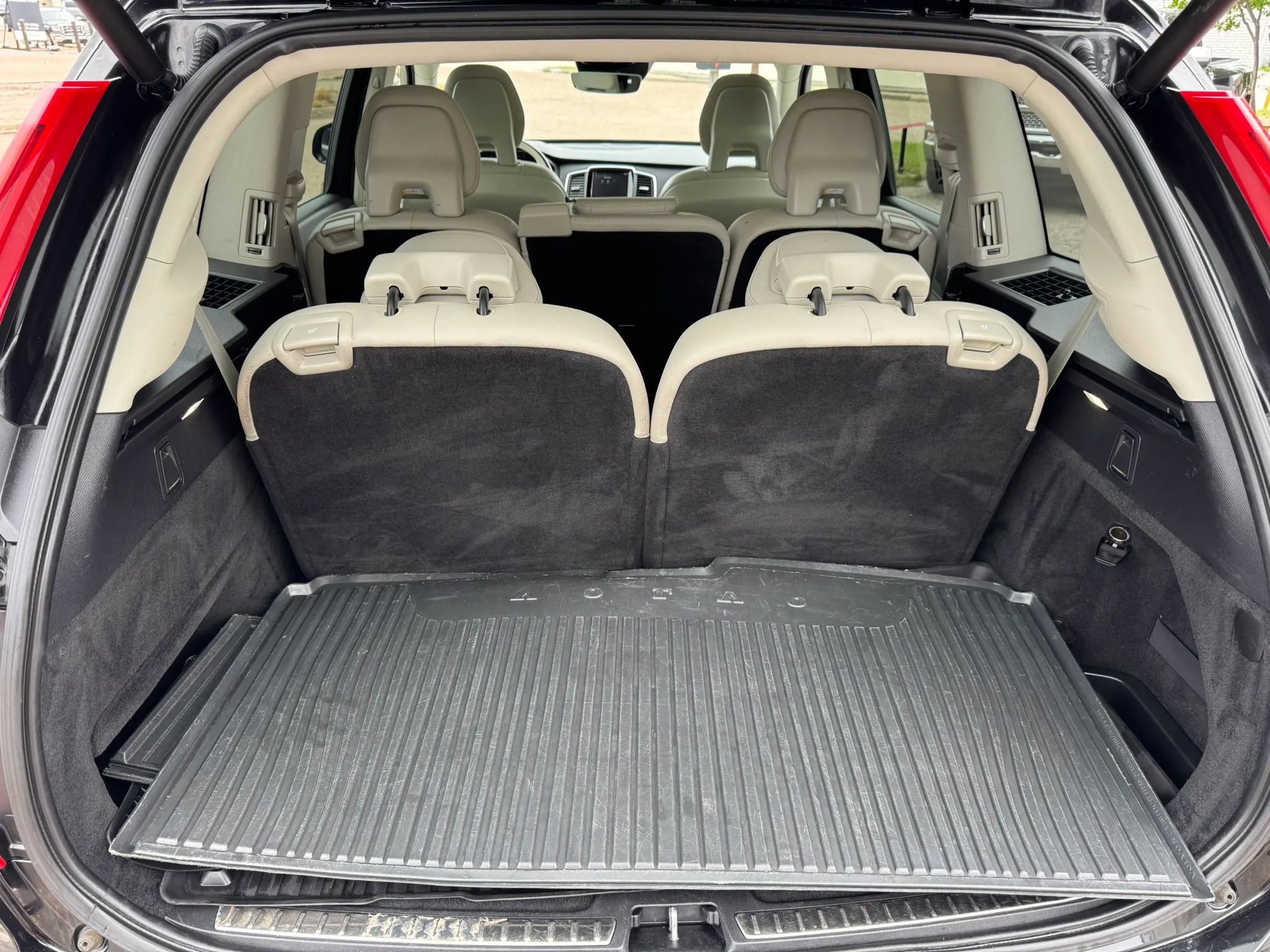 Used 2021 Volvo XC90 T5 Momentum w/ Climate Package FWD image 19