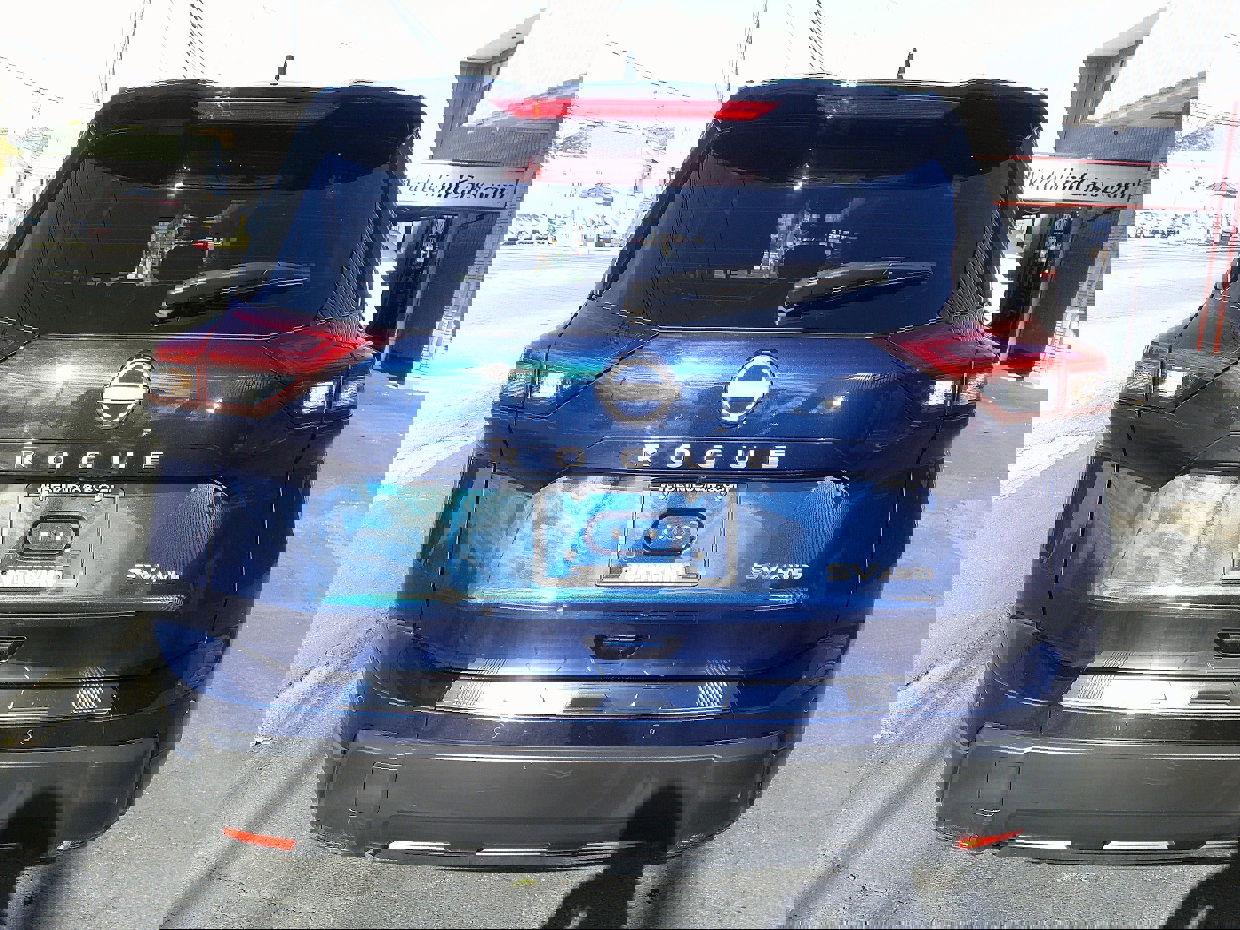 Used 2024 Nissan Rogue SV w/ SV Premium Package image 4