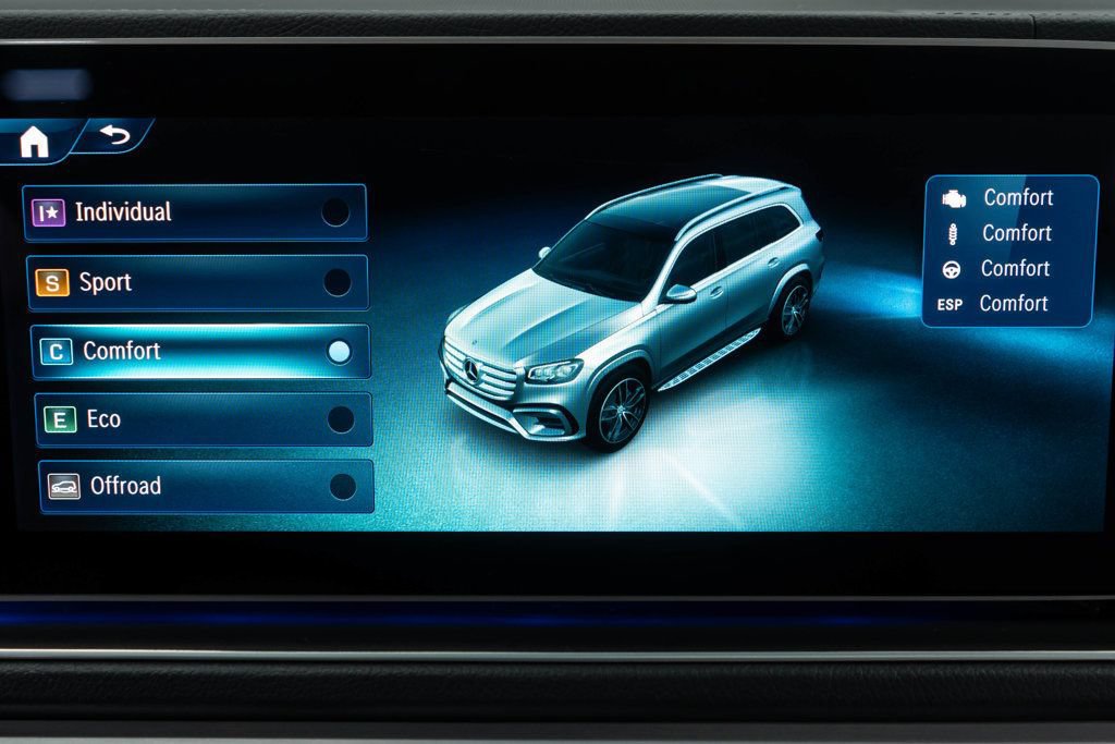 Used 2025 Mercedes-Benz GLS 450 4MATIC image 31
