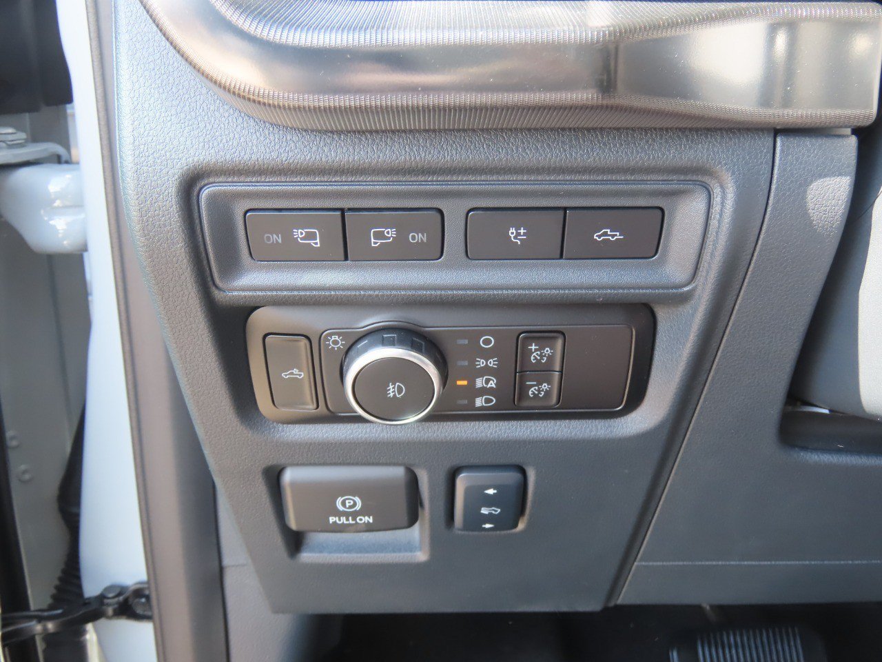 Certified 2024 Ford F150 Platinum w/ FX4 Off-Road Package AWD/4WD image 25