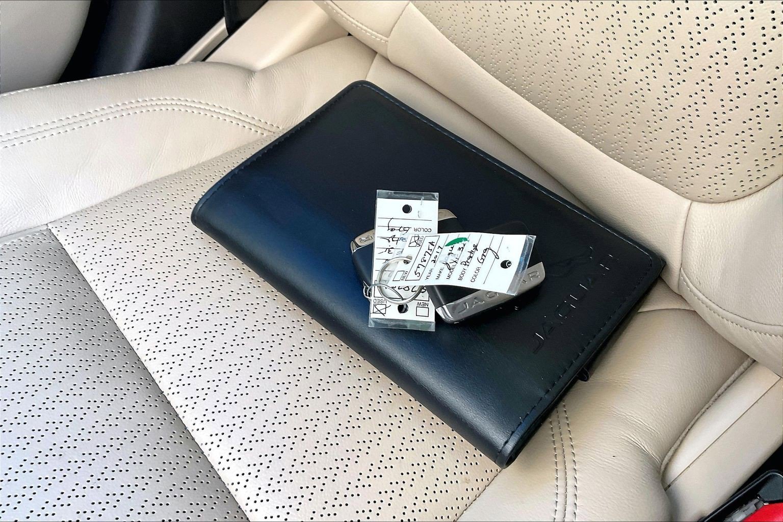 Used 2017 Jaguar XF Prestige image 11