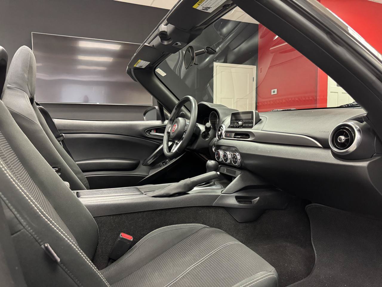 Used 2017 FIAT 124 Spider Classica RWD image 33