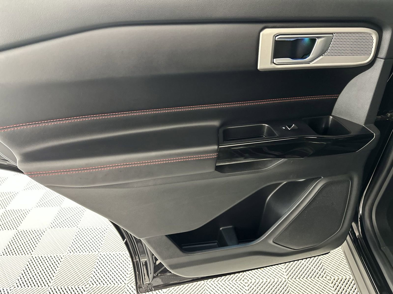 Used 2022 Ford Explorer ST-Line w/ Class IV Trailer Tow Package RWD image 30