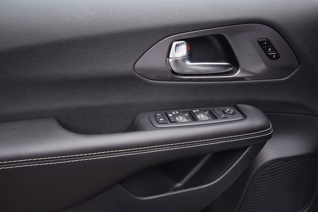 New 2026 Chrysler Pacifica Select w/ S Appearance Package FWD image 29