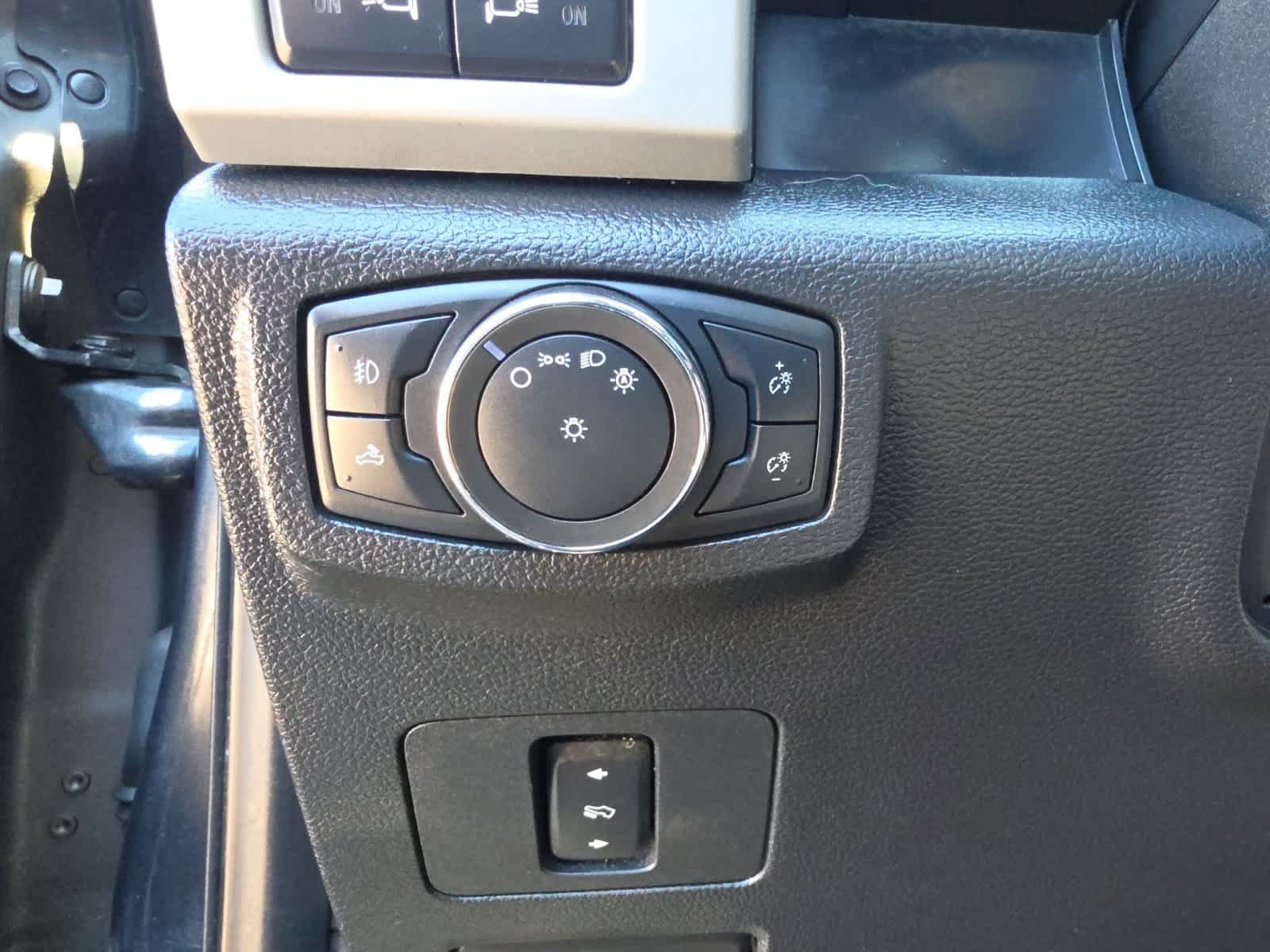 Used 2020 Ford F250 Lariat w/ Tremor Off-Road Package AWD/4WD image 26