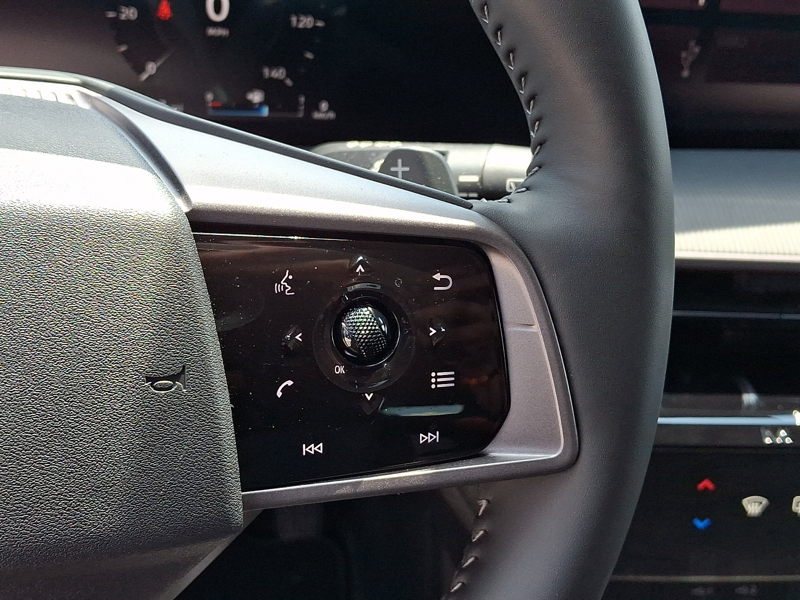 Certified 2025 Nissan Murano SV AWD/4WD image 22