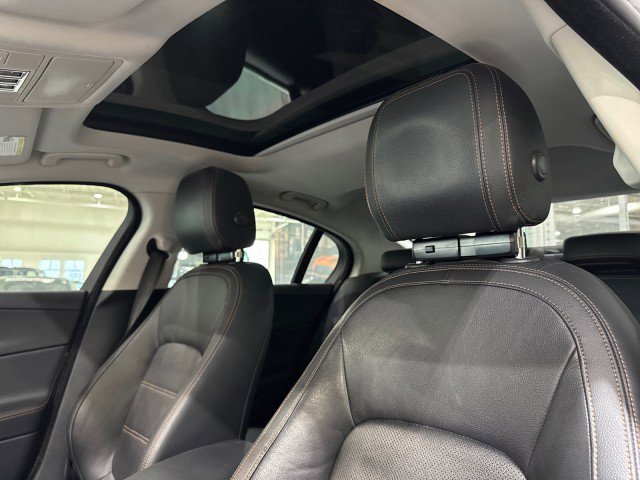 Used 2019 Jaguar XE Prestige AWD/4WD image 46