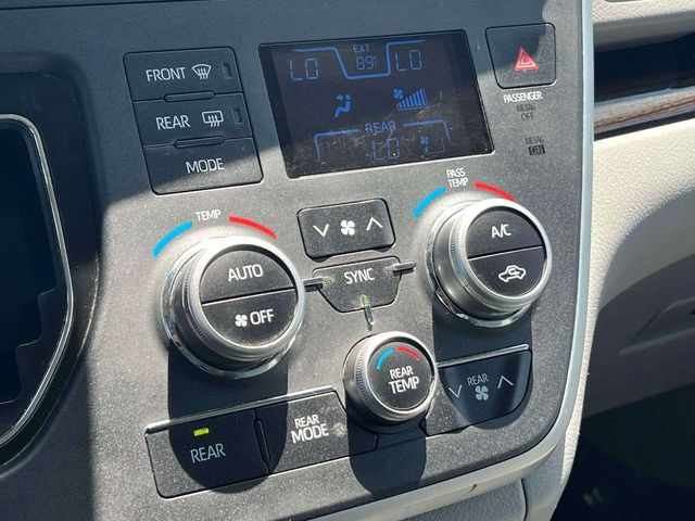 Certified 2020 Toyota Sienna XLE AWD/4WD image 31