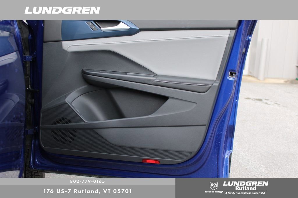 Used 2024 Volkswagen Taos SE w/ Panoramic Sunroof Package image 18