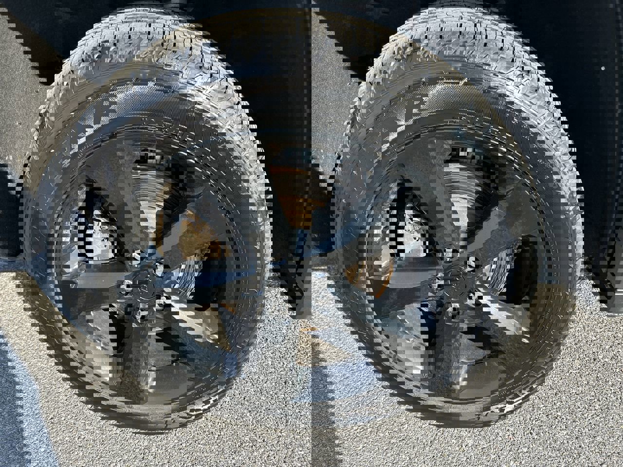 Used 2023 Jeep Grand Cherokee L Laredo image 9