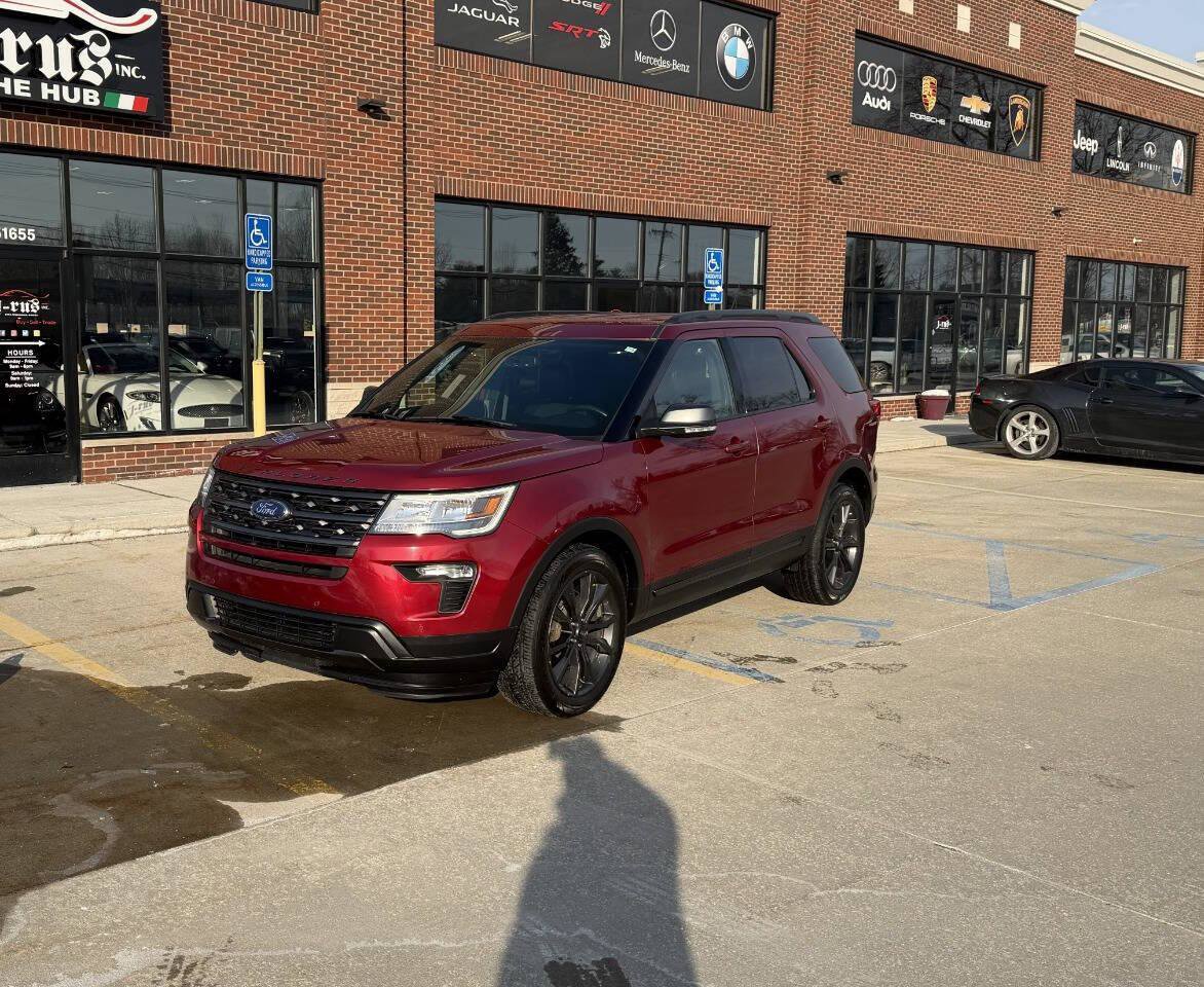 Used 2018 Ford Explorer XLT w/ Equipment Group 202A image 2